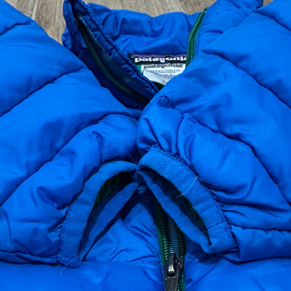 Patagonia Baby Down Sweater Blue Puffer Jacket with Green Zippers 3-6 Months - Picture 7 of 12